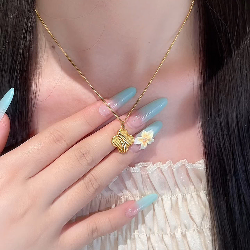 Schöne Gold Halskette mit einzigartigem Stil