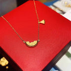 Schöne Gold Halskette mit einzigartigem Stil