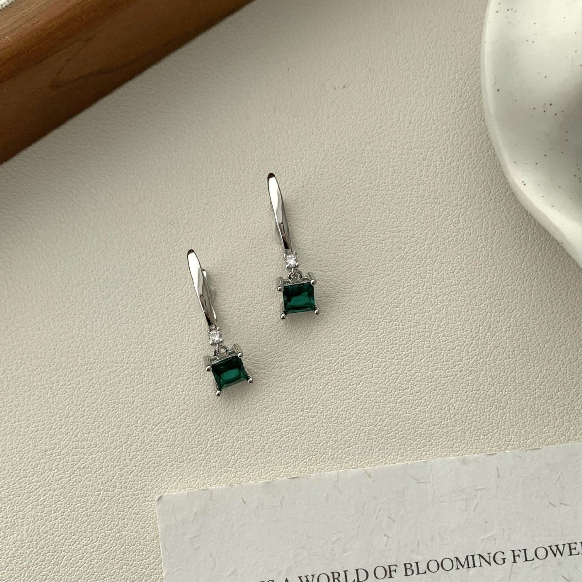 Zarte handwerkliche Ohrring