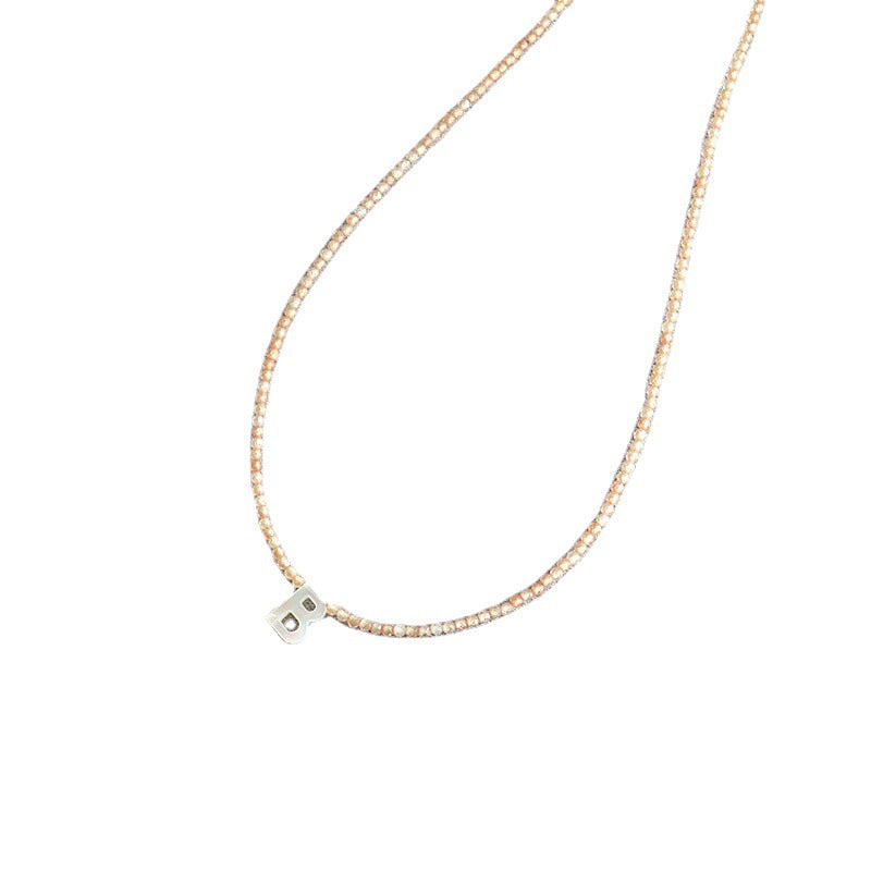 Schöne Halskette mit einzigartigem Stil