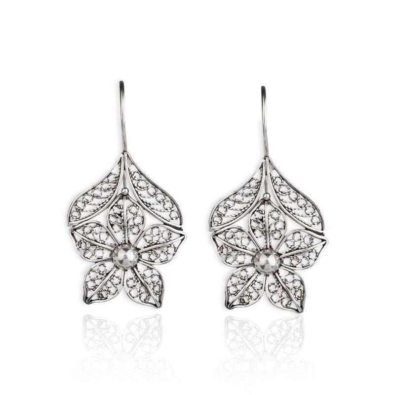 Atemberaubende Ohrring für den Alltag