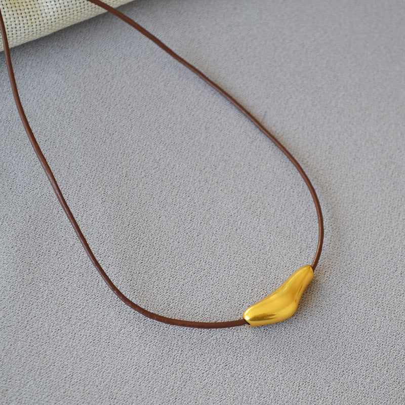 Schöne Gold Halskette mit einzigartigem Stil