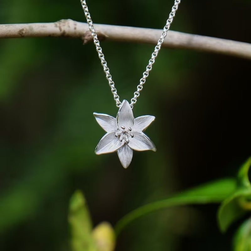 Schöne Halskette mit einzigartigem Stil