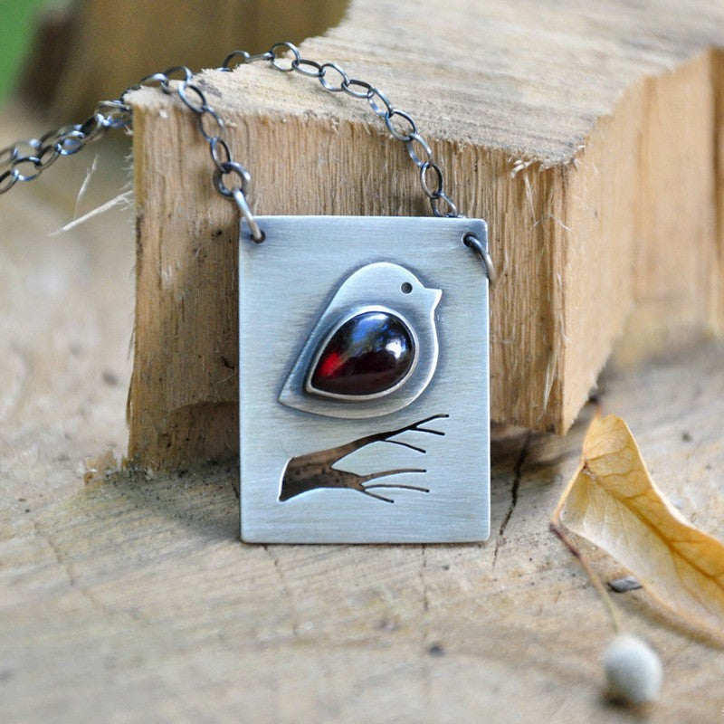 Zarte handwerkliche Halskette