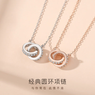 Schöne Gold Halskette mit einzigartigem Stil