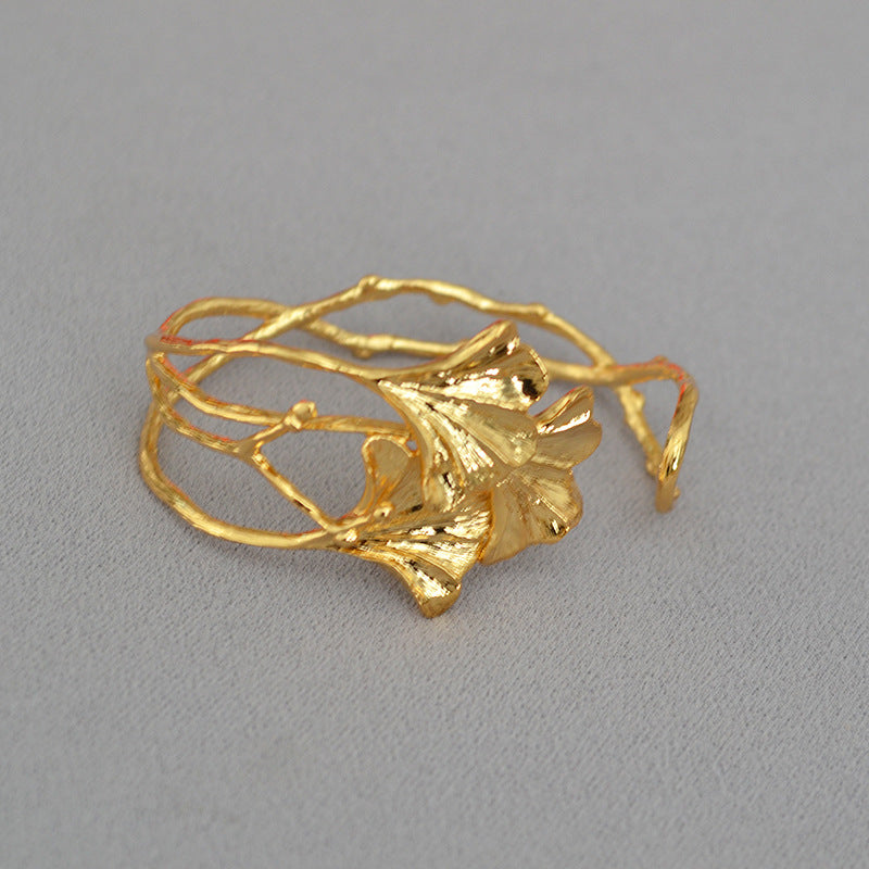 Schöne Gold Armband mit einzigartigem Stil