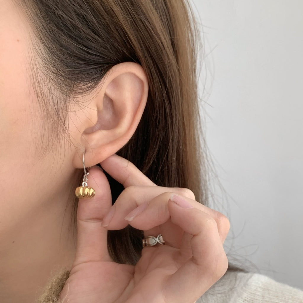 Zarte handwerkliche Ohrring