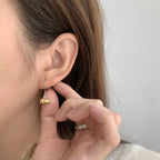 Zarte handwerkliche Ohrring