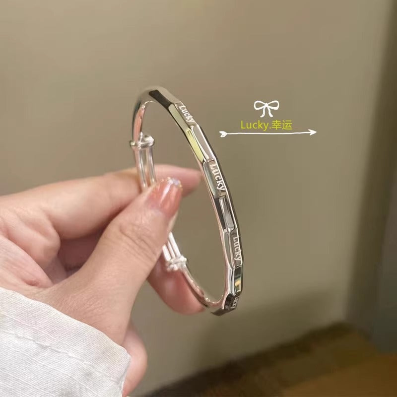 Schöne Armband mit einzigartigem Stil