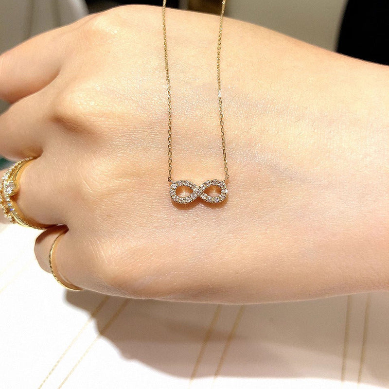 Schöne Halskette mit einzigartigem Stil