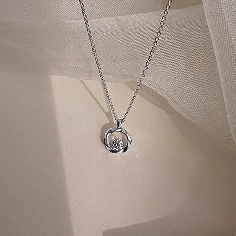 Zarte handwerkliche Halskette