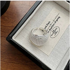 Zarte handwerkliche Ring