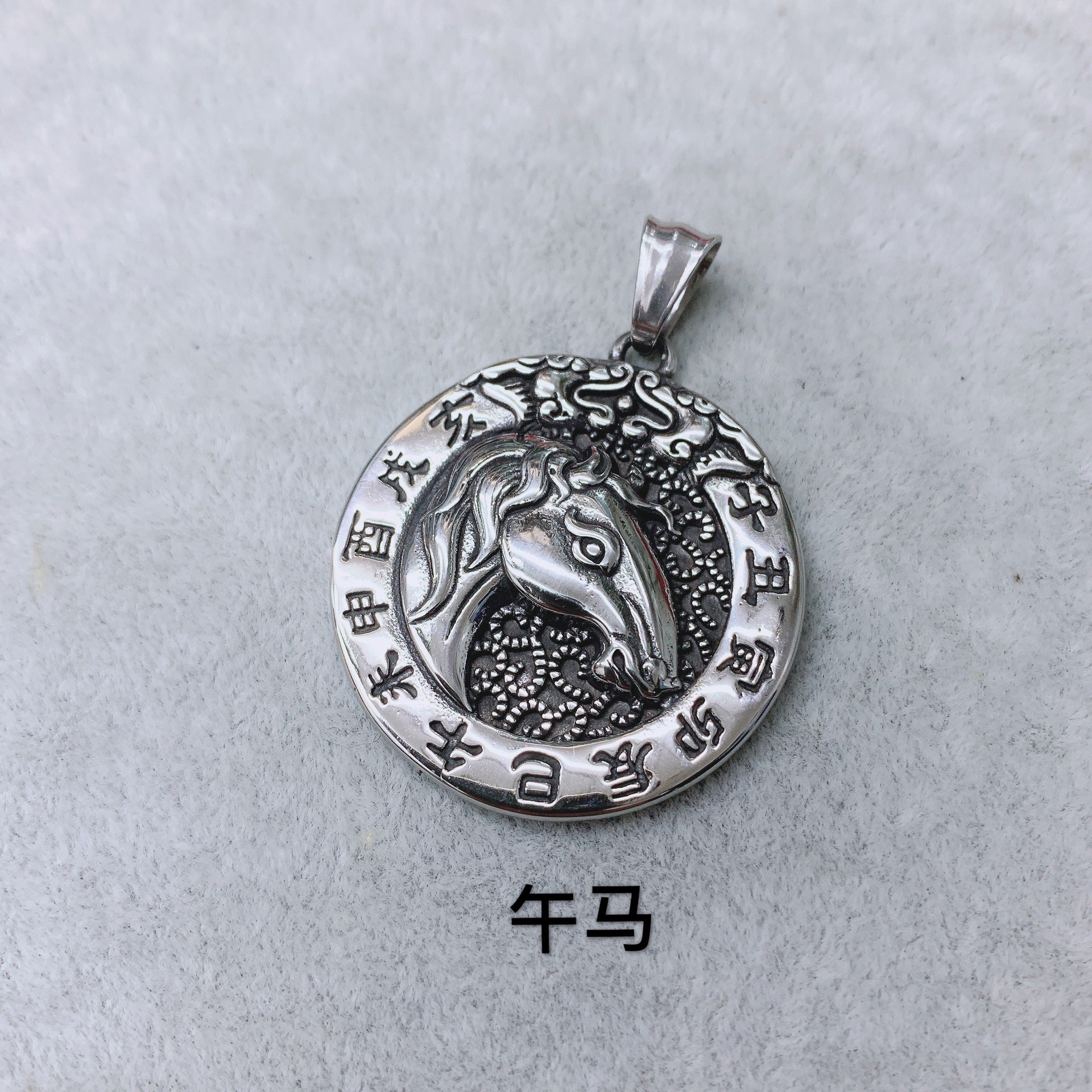 Schöne Halskette mit einzigartigem Stil