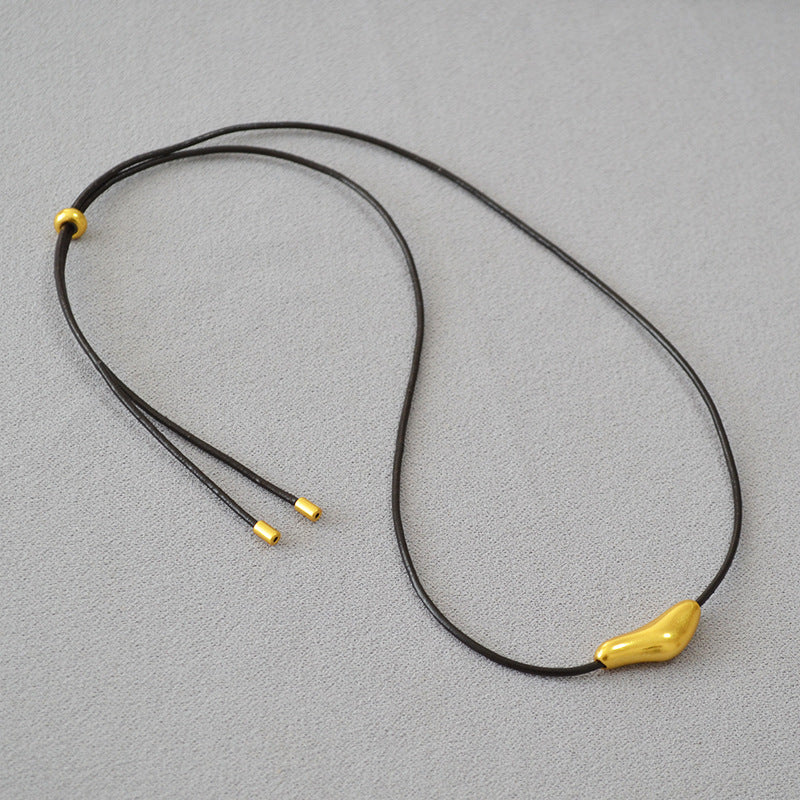 Schöne Gold Halskette mit einzigartigem Stil