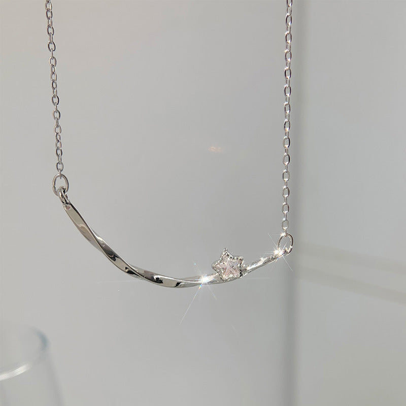 Zarte handwerkliche Halskette