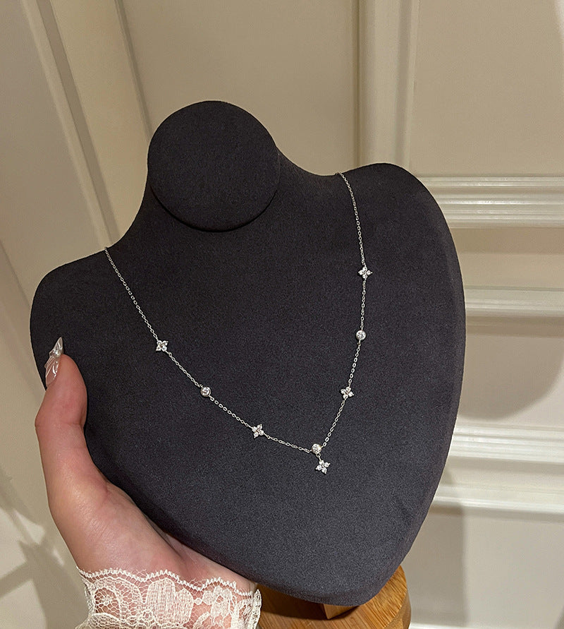 Zarte handwerkliche Halskette