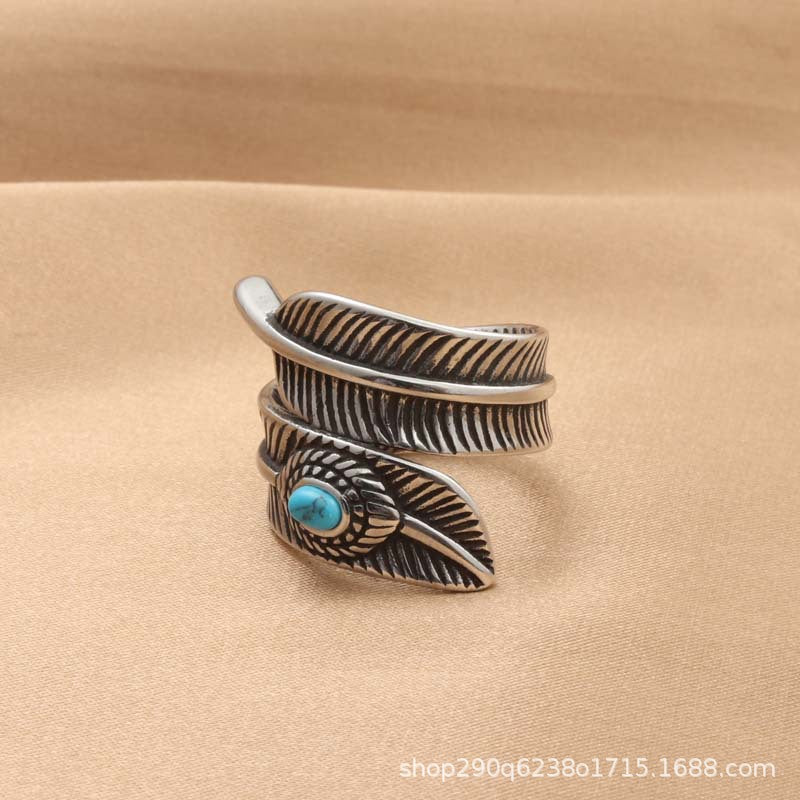 Zarte handwerkliche Ring