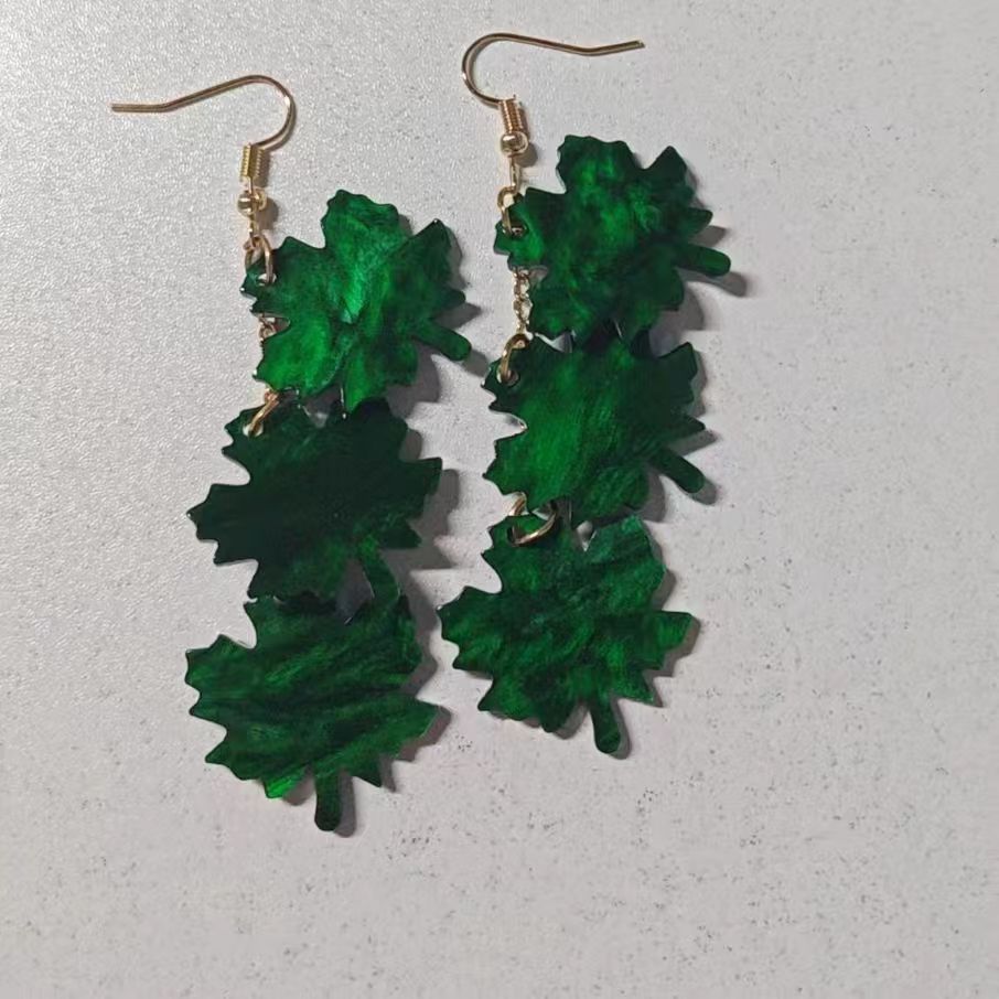 Zarte handwerkliche Ohrring