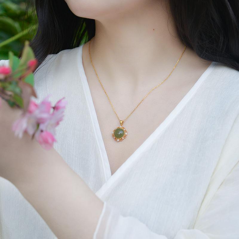 Schöne Gold Halskette mit einzigartigem Stil