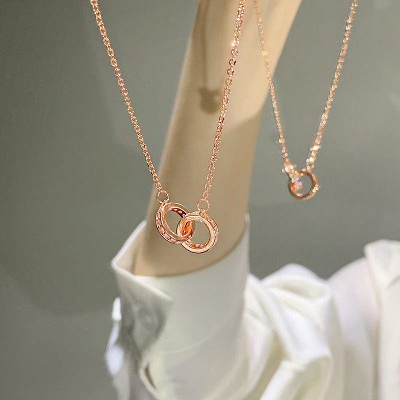 Schöne Halskette mit einzigartigem Stil