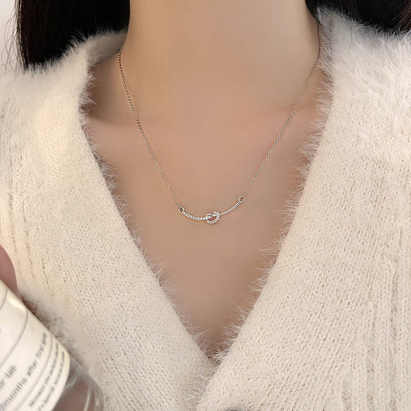 Zarte handwerkliche Halskette