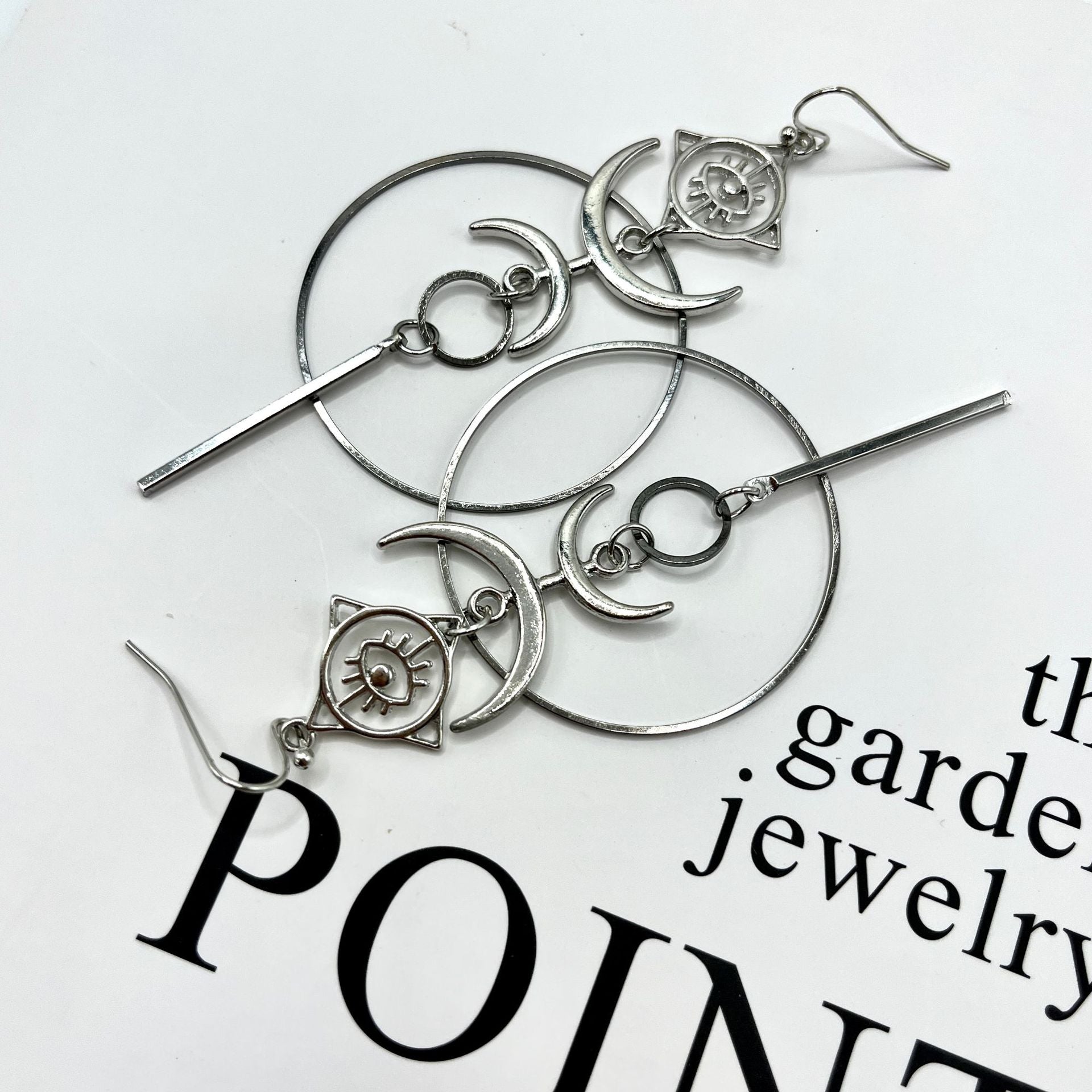 Zarte handwerkliche Ohrring