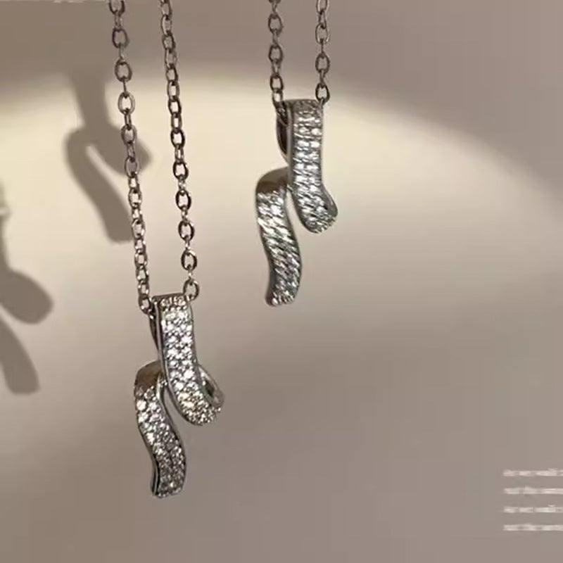 Schöne Halskette mit einzigartigem Stil