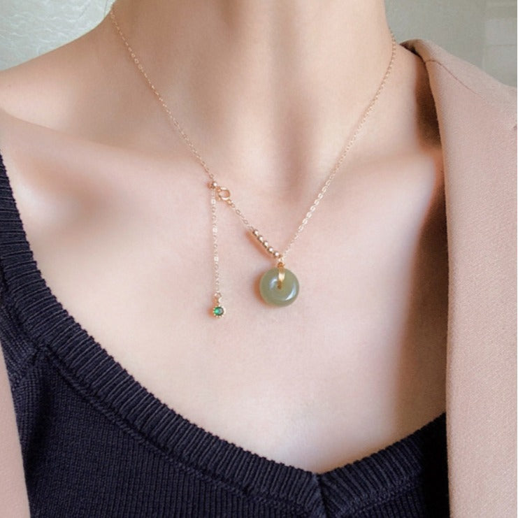 Zarte handwerkliche Halskette