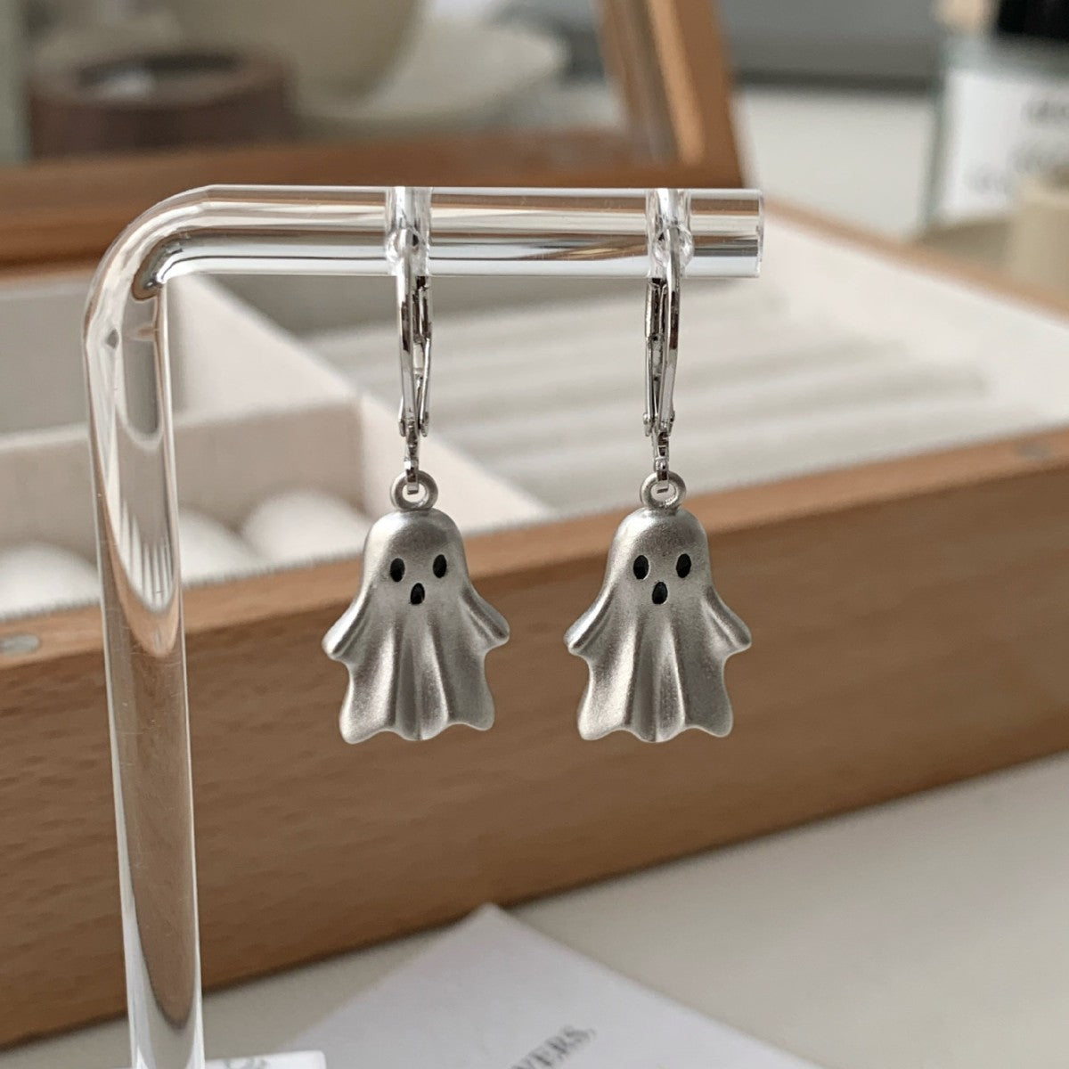 Zarte handwerkliche Ohrring