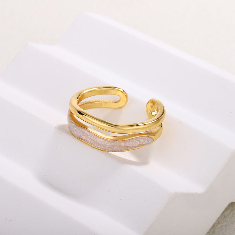 Zarte handwerkliche Ring