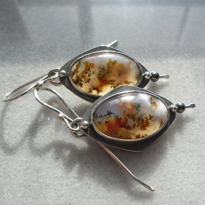 Zarte handwerkliche Ohrring