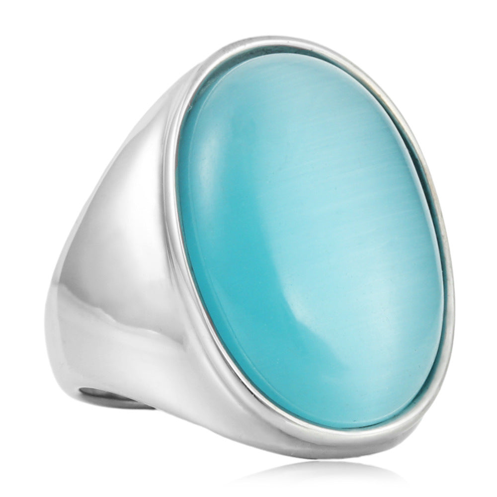 Zarte handwerkliche Ring