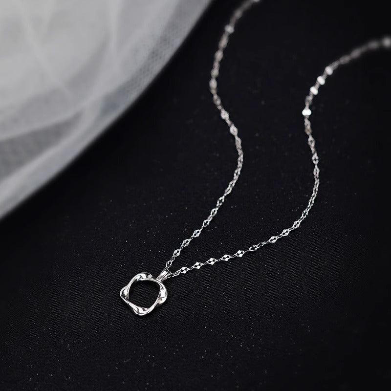 Schöne Halskette mit einzigartigem Stil