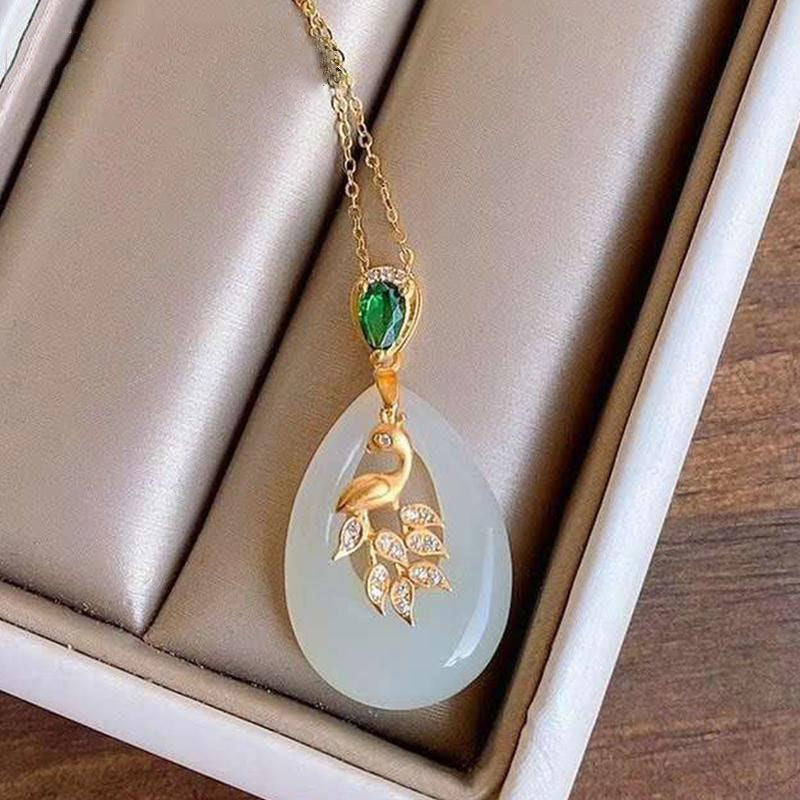 Schöne Gold Halskette mit einzigartigem Stil