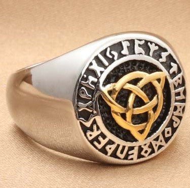 Zarte handwerkliche Ring