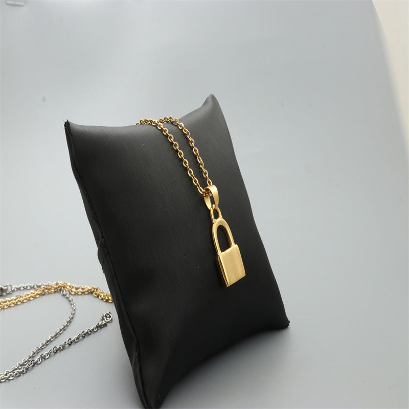 Schöne Halskette mit einzigartigem Stil