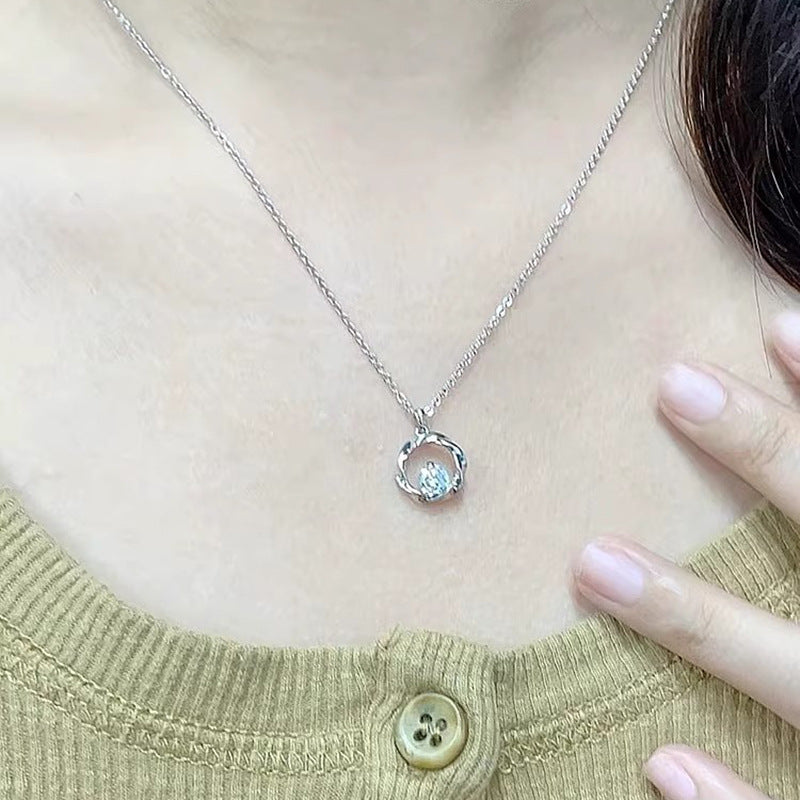 Zarte handwerkliche Halskette