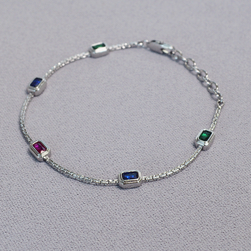 Schöne Gold Halskette mit einzigartigem Stil