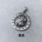 Schöne Halskette mit einzigartigem Stil