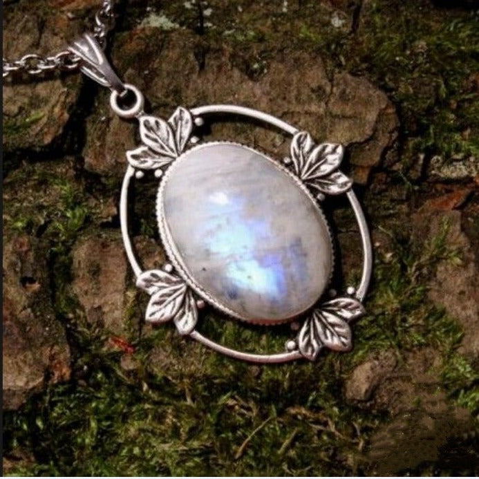 Zarte handwerkliche Halskette