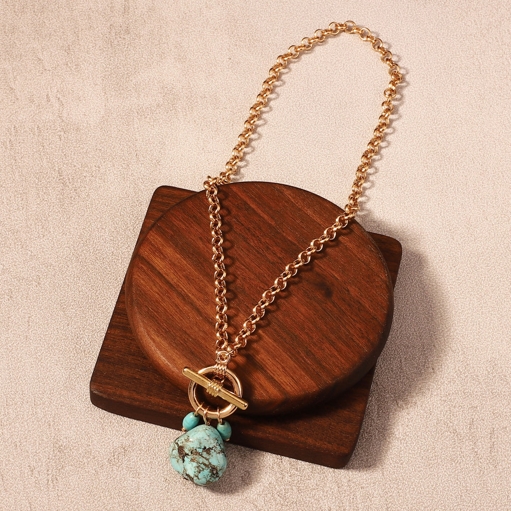 Schöne Halskette mit einzigartigem Stil