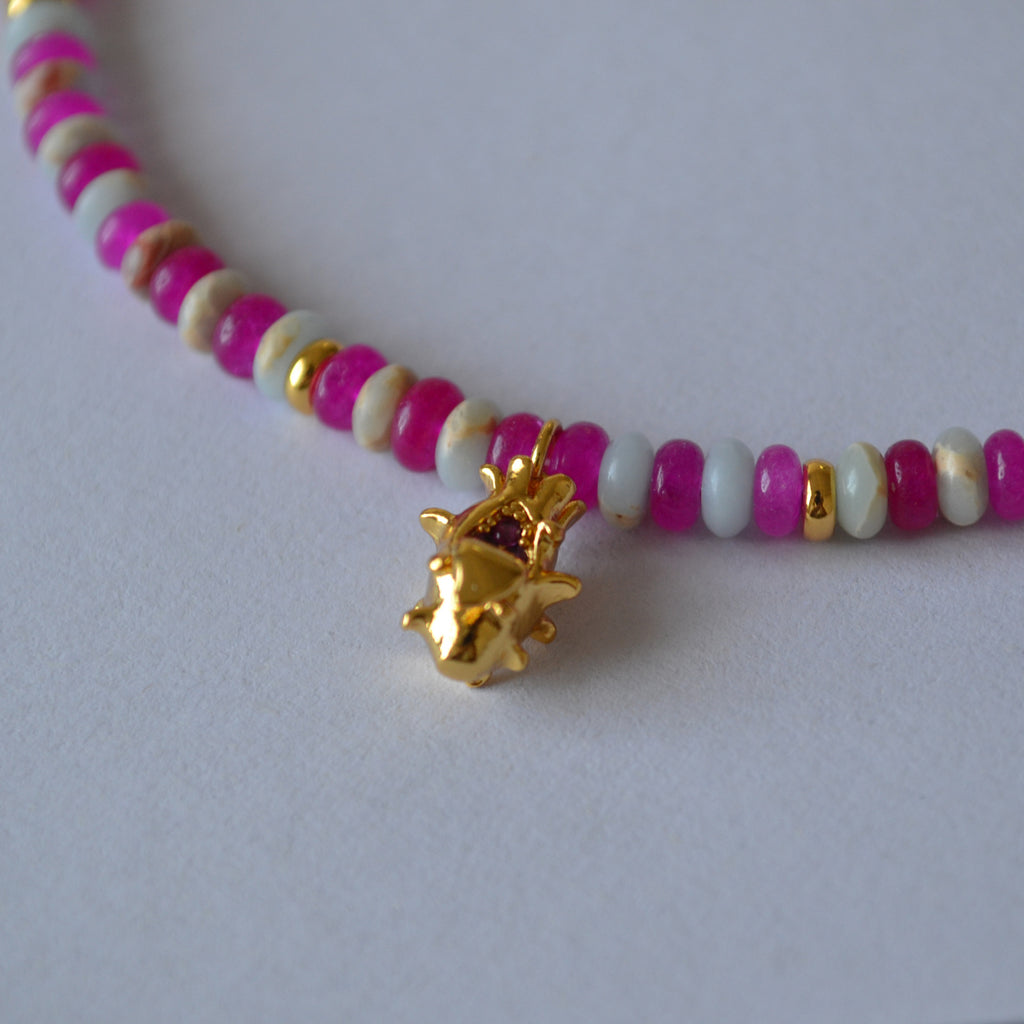 Zarte handwerkliche Halskette