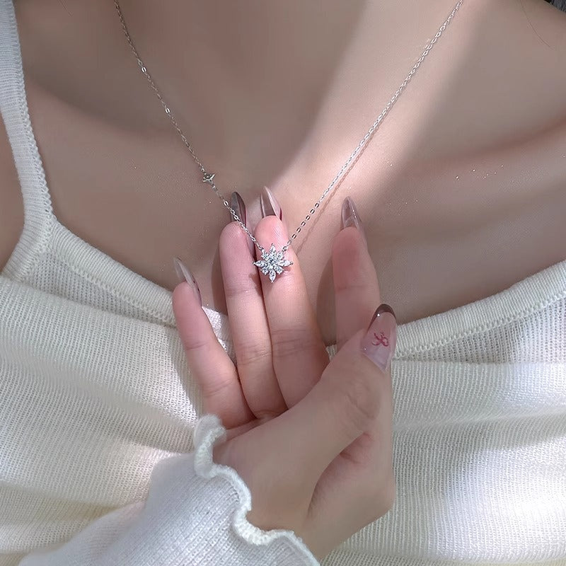 Zarte handwerkliche Halskette