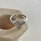 Zarte handwerkliche Ring