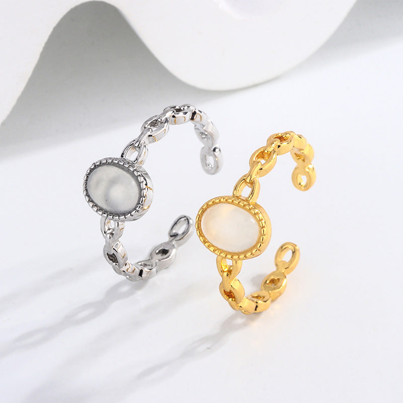 Zarte handwerkliche Ring