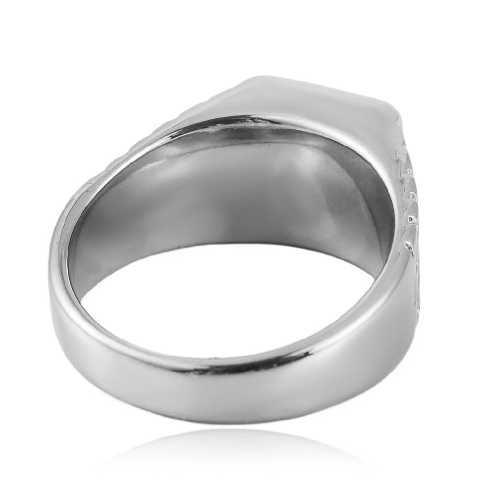 Zarte handwerkliche Ring