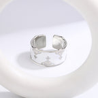 Zarte handwerkliche Ring