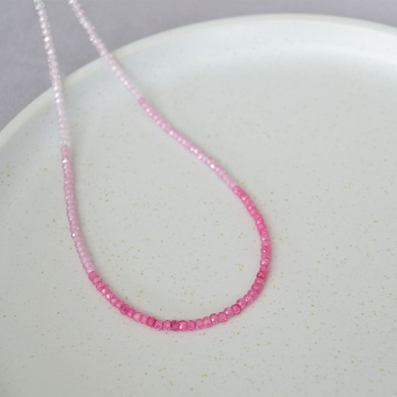 Zarte handwerkliche Halskette