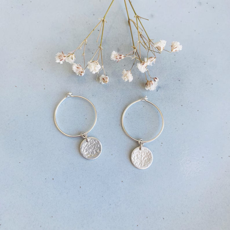 Zarte handwerkliche Ohrring