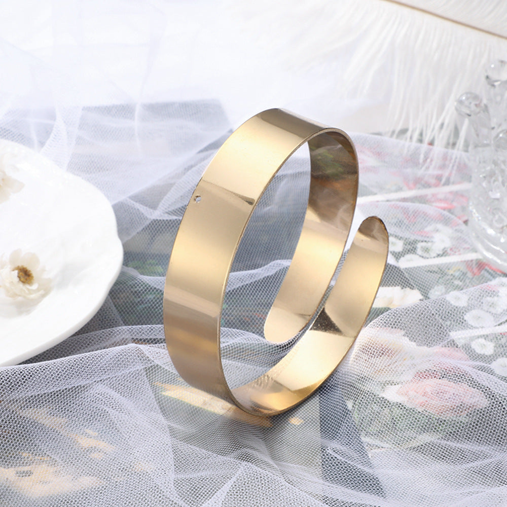 Schöne Gold Armband mit einzigartigem Stil